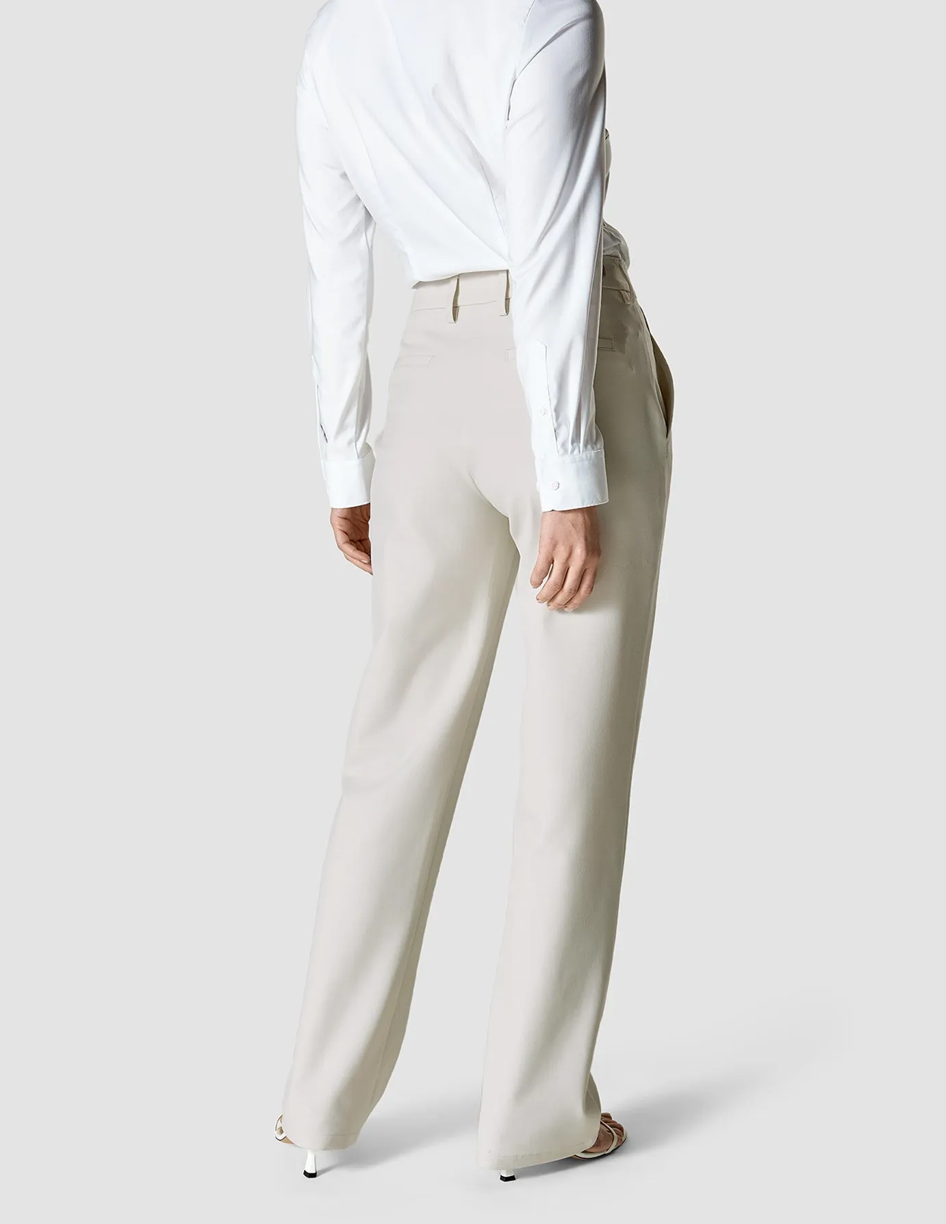 Essential Suit Straight Off White