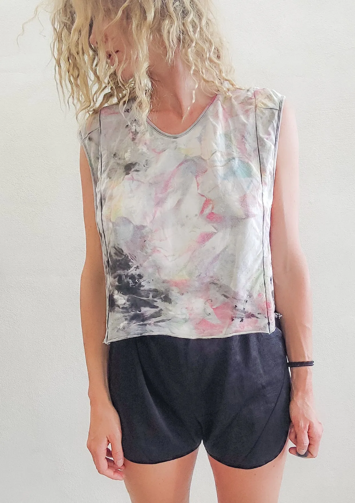 HANDPAINTED - CROP TOP SLEEVELESS - black / white hand painted