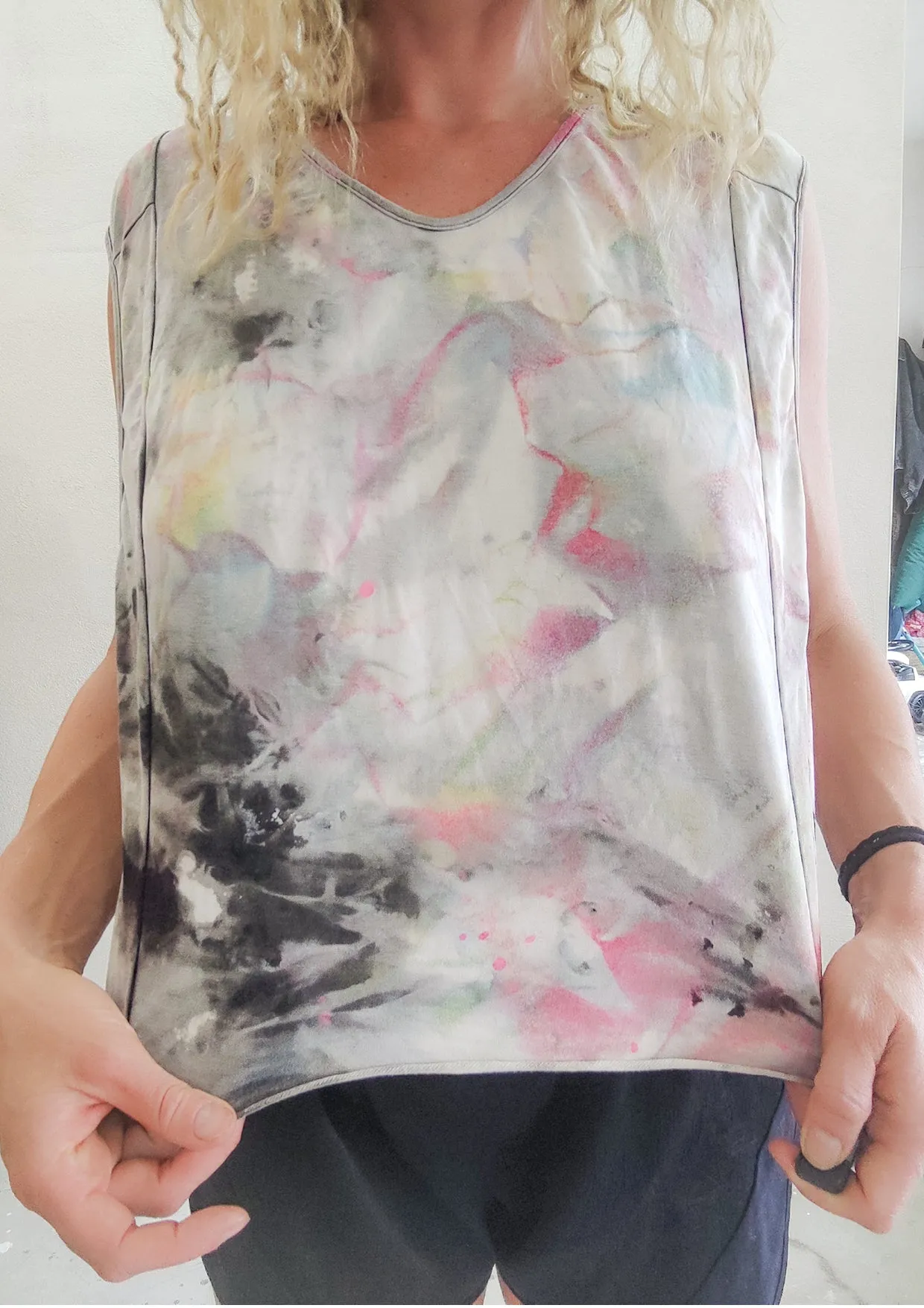 HANDPAINTED - CROP TOP SLEEVELESS - black / white hand painted