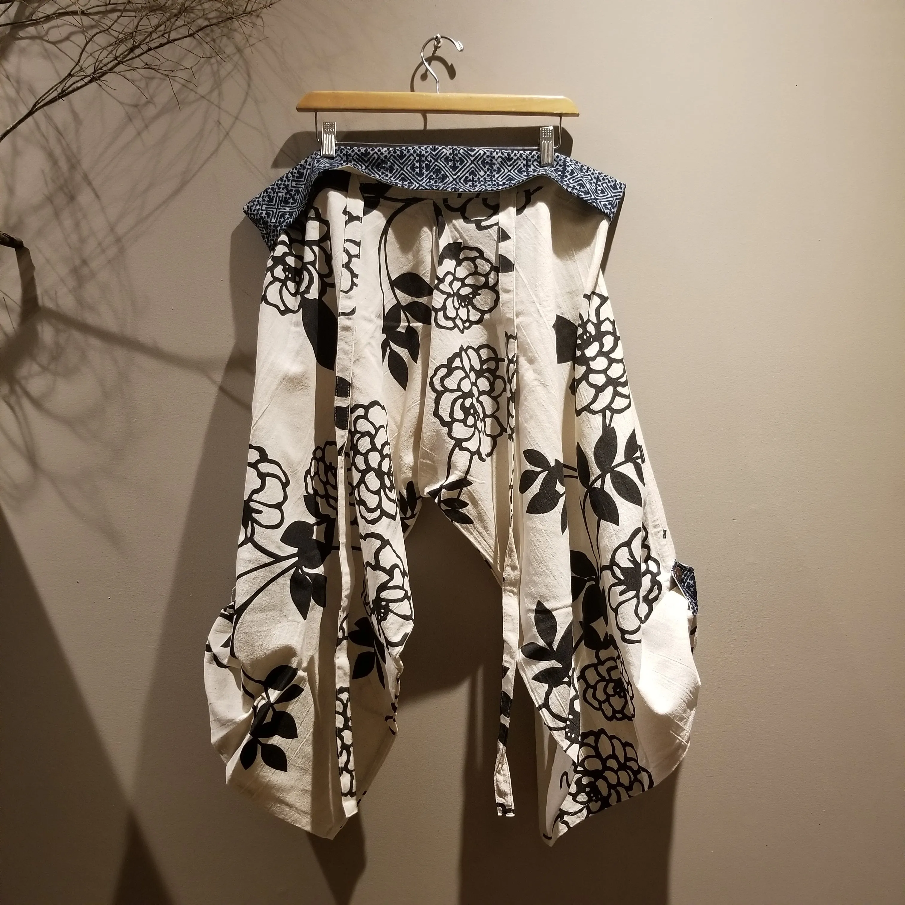 White Flower  Pattern Samurai Pants Waist Tied